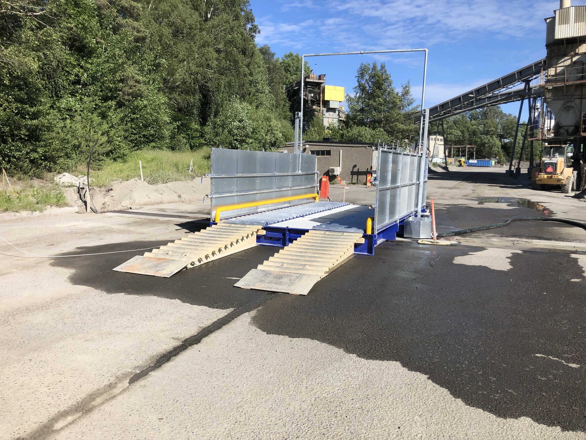 Wheel wash vs road sweeper: Which do I need?